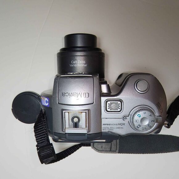 Sony MVC-CD400 Mavica Digital Camera,3x Optical Zoom - Picture 2 of 6